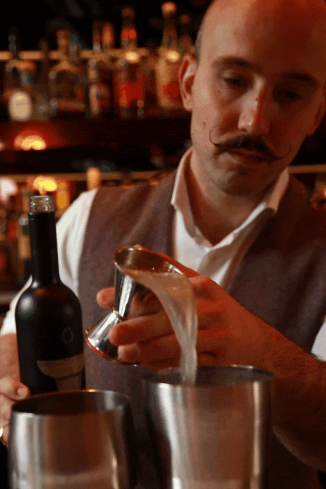 A bartender making a Nomuss Cocktail